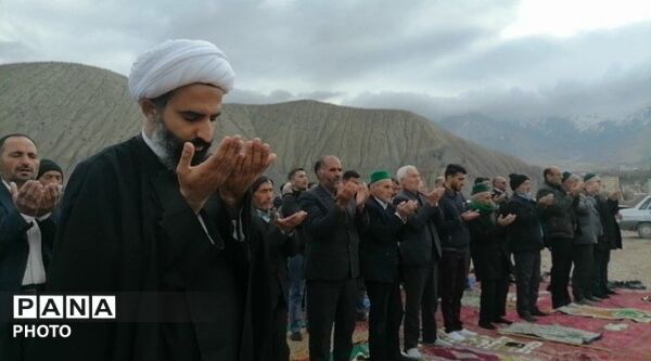 نمازبندگی در  گلزار شهدای شهر بار