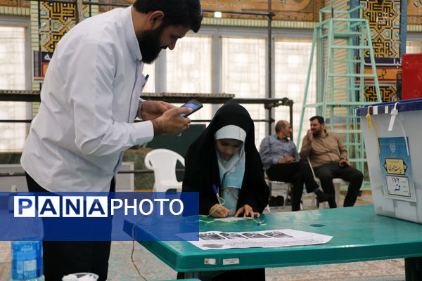 حضور نوجوانان قمی در انتخابات ریاست جمهوری -2