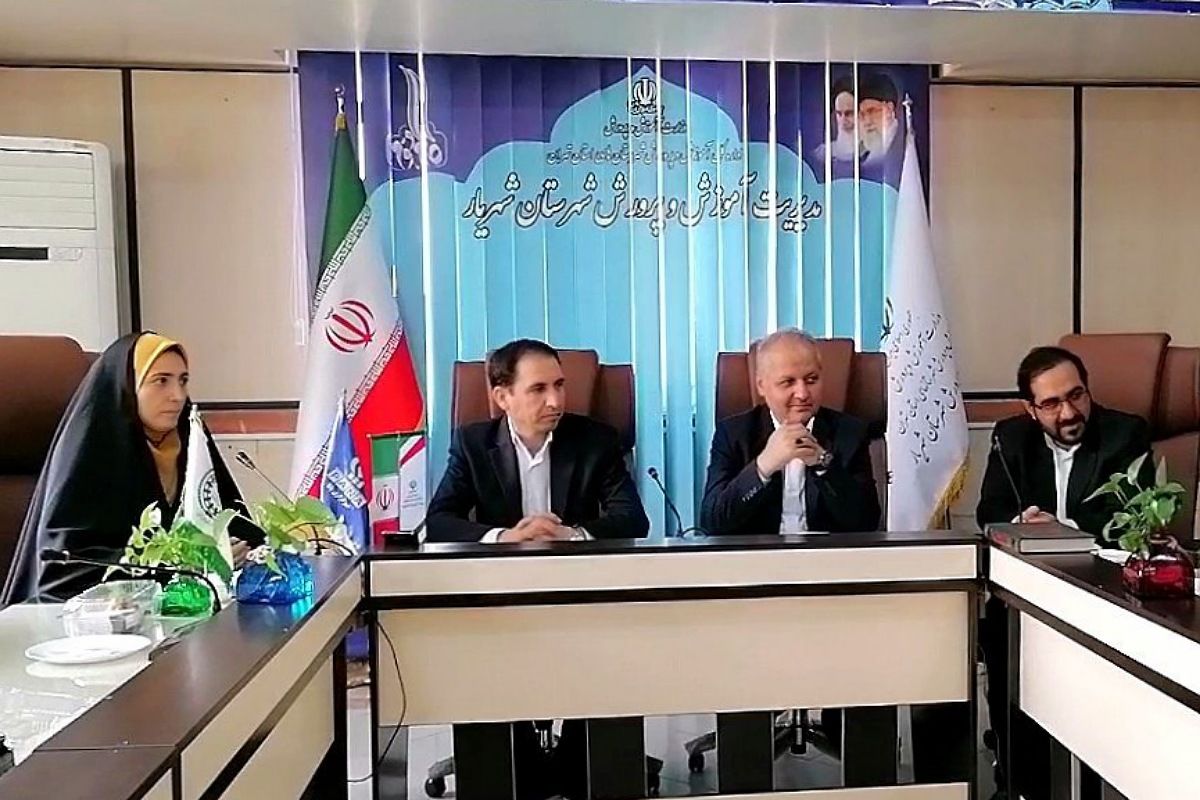 نشست صمیمی دانش‌آموز‌خبرنگاران شهریار با 2 مدیر آموزش و پرورش این شهرستان