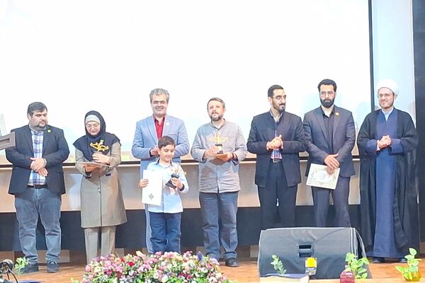 تجلیل از برگزیدگان جشنواره بزرگ جوانه در مجتمع آموزشی و فرهنگی علوم پزشکی شیراز 