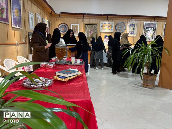 افتتاح «نگارستان فردا» ؛نمایشگاه دست سازه های دانش آموزان دختر شهرستان کاشمر