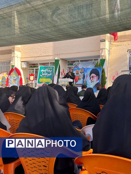 بزرگداشت هفته پدافند غیر عامل در دبیرستان شاهد هاجر