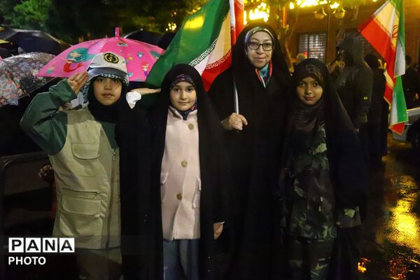  اجتماع باشکوه خانواده‌های شاهد و ایثارگر در تجدید میثاق با ولایت