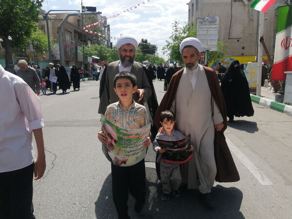 راهپیمایی نمازگزاران جمعه قم در حمایت از عملیات وعده صادق و طرح نور
