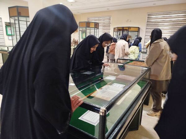 بازدید دانش آموزان دبیرستان نمونه اندیشه از موزه آرامگاه مدرس 