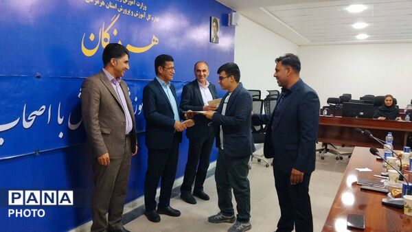 نشست خبری مدیرکل آموزش و پرورش هرمزگان با حضور اصحاب رسانه