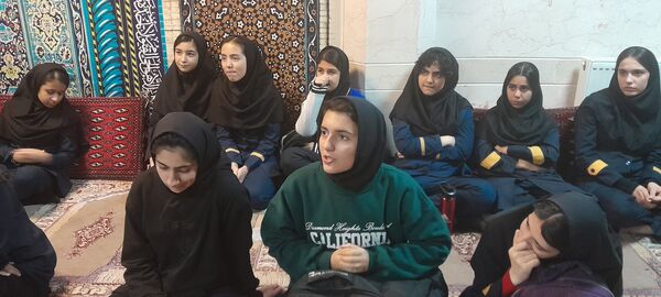 آموزش عملی آمادگی دفاعی در دبیرستان فرزانگان استعداد درخشان ملارد