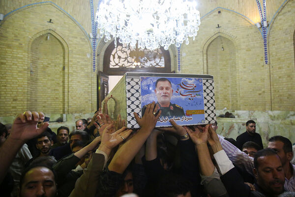 جلوه‌هایی از مراسم وداع با پیکر سردار شهید «نیلفروشان» در قم