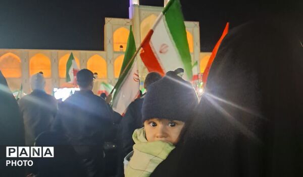 کاروان پیاده در میدان آزادی یزد