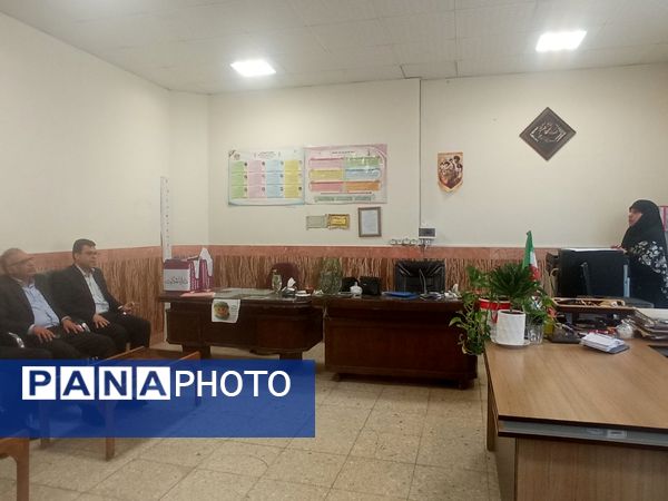 بازدید مدیر اداره ناحیه یک از دبیرستان گلشن آزادی
