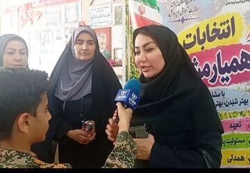 برگزاری انتخابات همیار مشاور با مشارکت دانش‌آموزان در دبیرستان شاه‌رضایی کرمانشاه