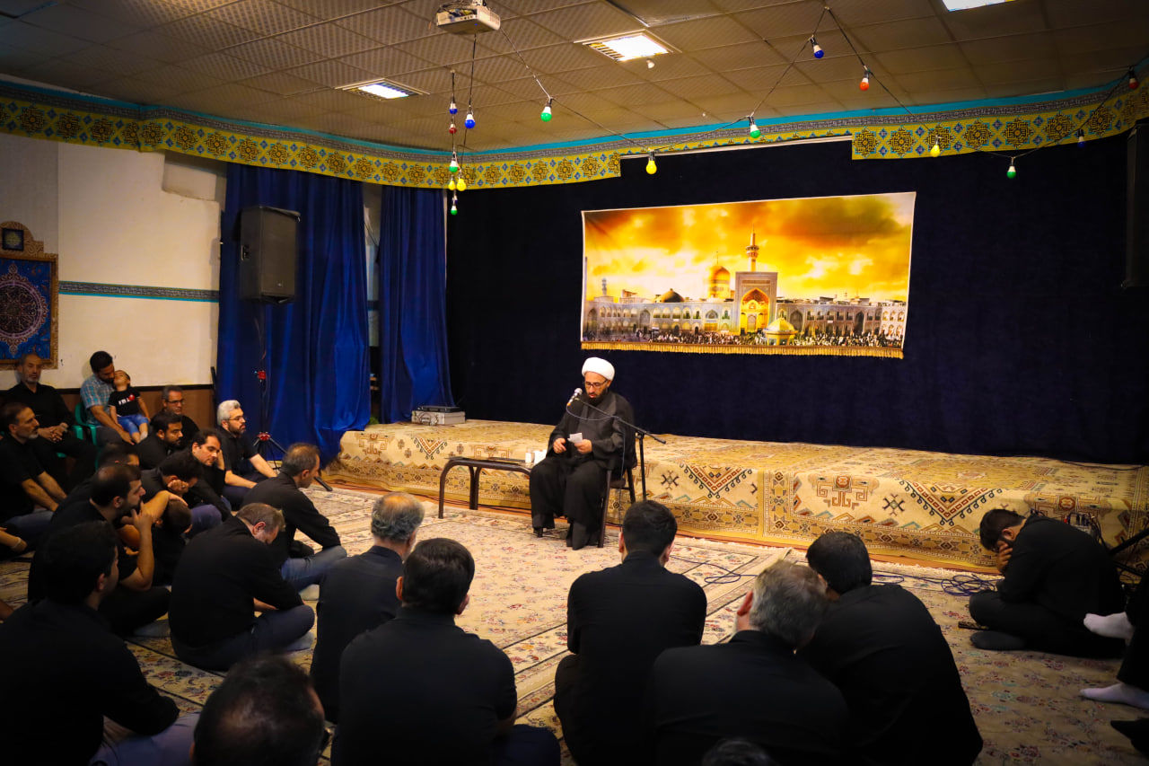 مراسم عزاداری ظهر شهادت امام رضا(ع) در مدرسه رویش کاشان