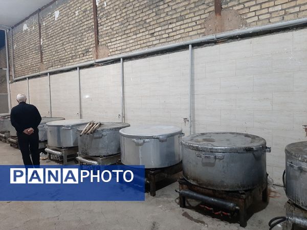 توزیع ۲۰ دیگ شله به عنوان نذر توسط خادم حرم مطهر رضوی و خیر بزرگ شهر مشهد مقدس