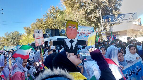 راهپیمایی 13 آبان با حضور حداکثری دانش آموزان در شهرستان نیشابور 