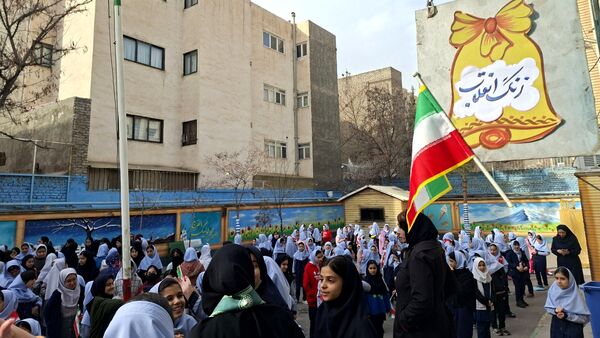 آیین نواختن زنگ چهل و هفتمین سالروز پیروزی انقلاب اسلامی در دبستان دخترانه فرهنگیان ۲