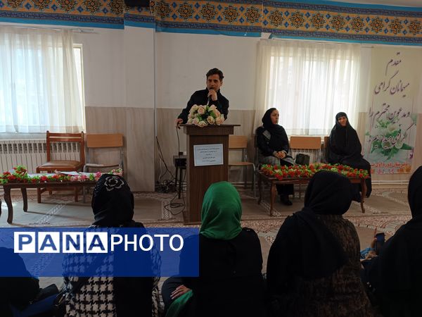 کارگاه آموزشی، برای اولیا دانش‌آموزان در اردبیل