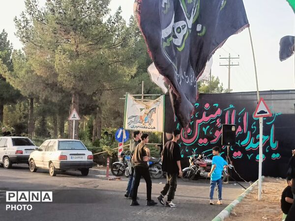مشقِ عشق با پاهای کوچک روایت زائران خردسال کاشمر