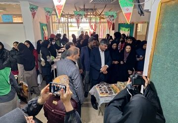 آیین افتتاح جشنواره ماها و رونمایی بسته ایران‌مون در مدرسه خدیجه کبری(س) پردیس