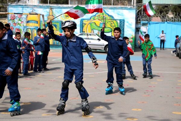 جشن اول مهر و زنگ ایثار در دبستان شهریار