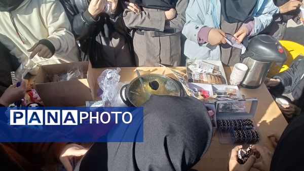 بازارچه‌‌ دانش‌آموزی در‌ دبیرستان‌ نمونه‌ اندیشه‌ کاشمر