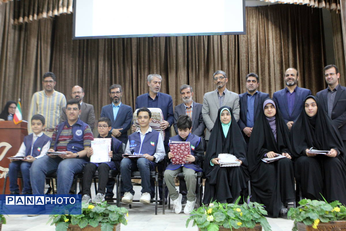 برگزاری مراسم تجلیل از دانش‌آموز خبرنگاران پانا و رتبه‌های برتر استانی فرهنگی و هنری در کاشان