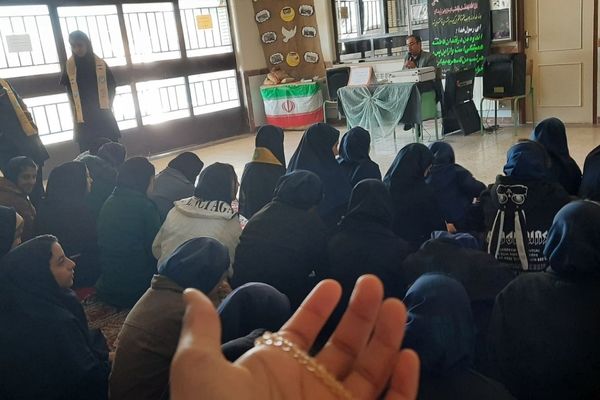 عطر فاطمى در دبیرستان امامت مهدیه