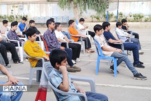 نواخته شدن زنگ ۱۵ خرداد در دبیرستان صدرا