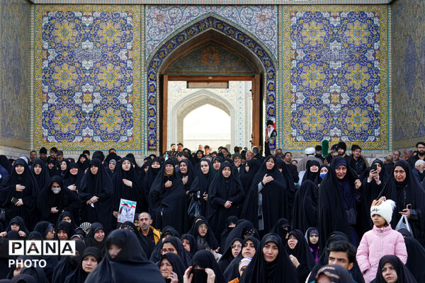 سوگ و حزن اعلام شهادت رهبر معظم انقلاب در حرم مطهر رضوی-۲