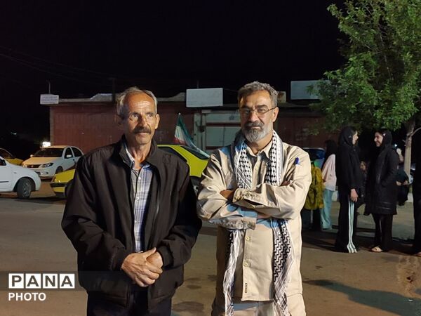 همصدایی فرهنگیان و دانش‌آموزان در تجمع شبانه مردم بیرانوند