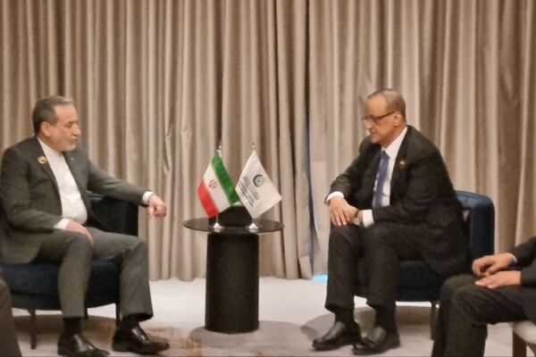 وزیر امور خارجه با دبیرکل سازمان همکاری‌های اسلامی دیدار کرد