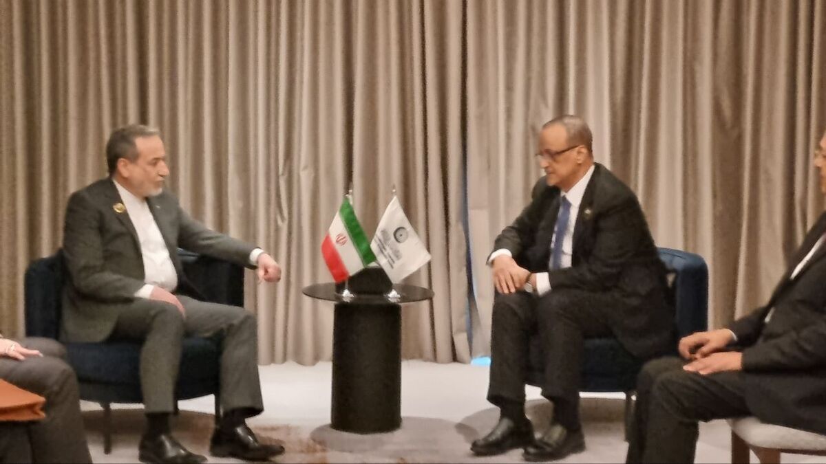 وزیر امور خارجه با دبیرکل سازمان همکاری‌های اسلامی دیدار کرد