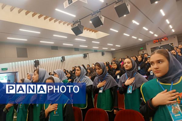 حضور دانش آموزان مدرسه ایثار در اردو توانمند سازی "برپا" در اردوگاه امام خمینی (ره)