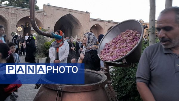 برپایی نمایشگاه صنایع‌دستی‌و سوغات در البرز