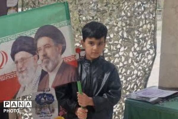 غبارروبی مزار شهدا به یاد دانش آموزان شهید