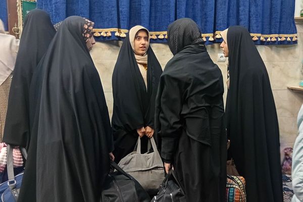 ورود دانش‌ آموزان دختر ناحیه دو شهرری به مراسم معنوی اعتکاف 
