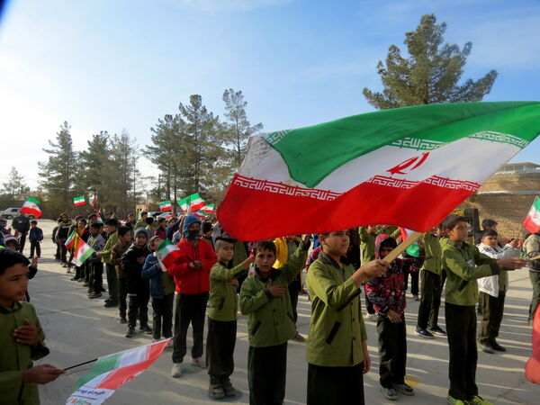قاب پانا خاتم از شادی و نشاط دانش‌آموزان 