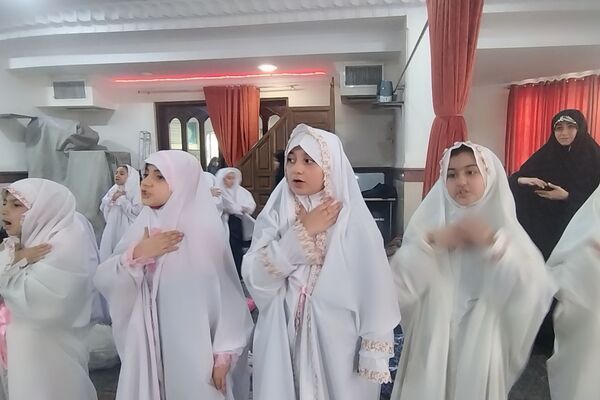 آیین جشن تکلیف دانش‌آموزان دختر شهرستان پردیس در فضایی معنوی و باشکوه