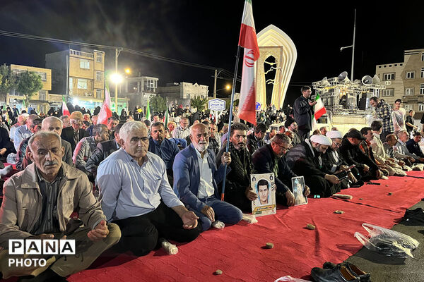 اقامه نماز استغاثه به امام زمان (ع) در میدان امام خمینی (ره )جاجرم