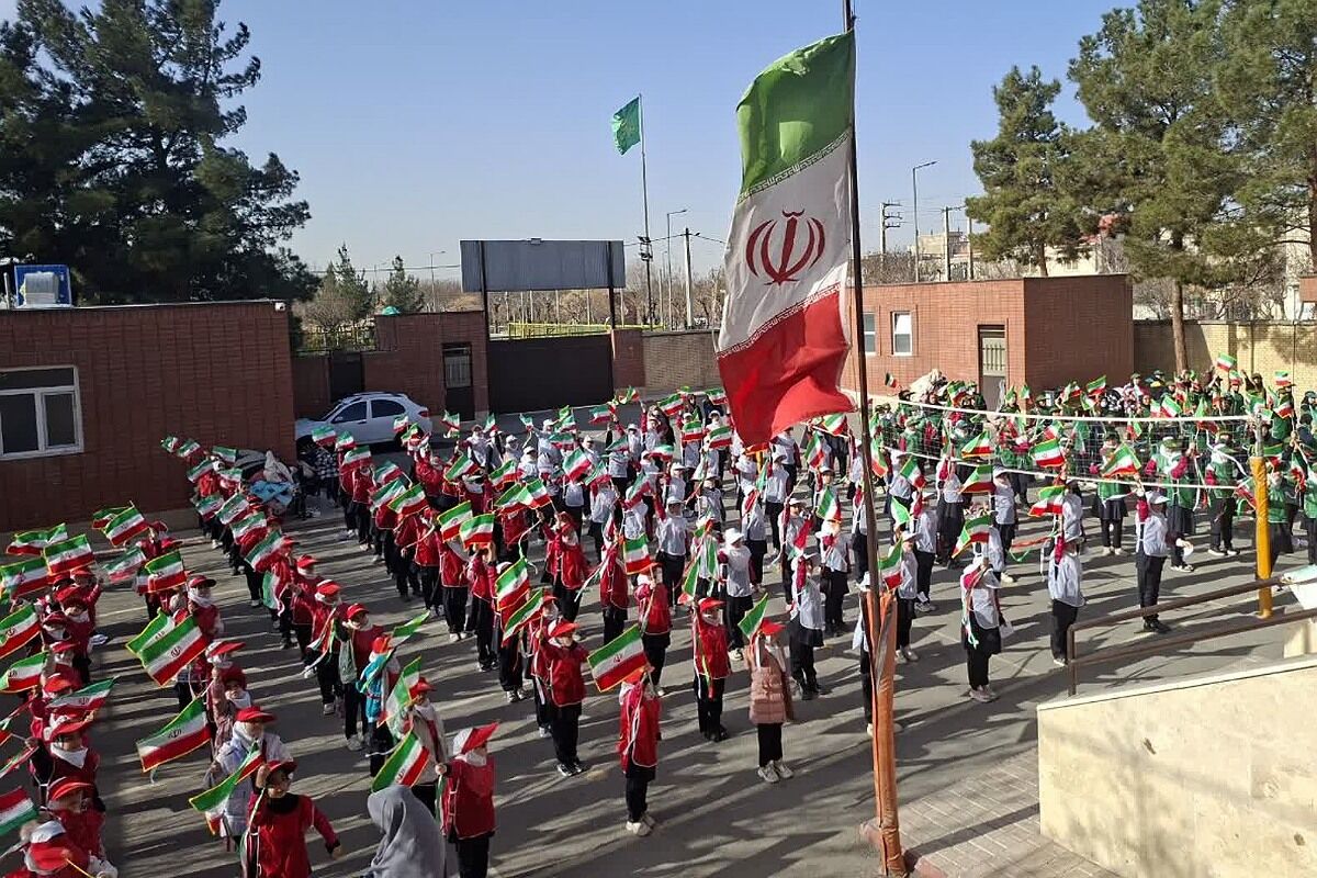 جشن پیروزی انقلاب اسلامی در مدارس منطقه کهریزک 