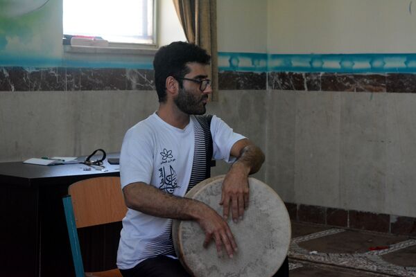 آموزش ضرب زورخانه‌ای در دبستان رازی ناحیه 2 بهارستان