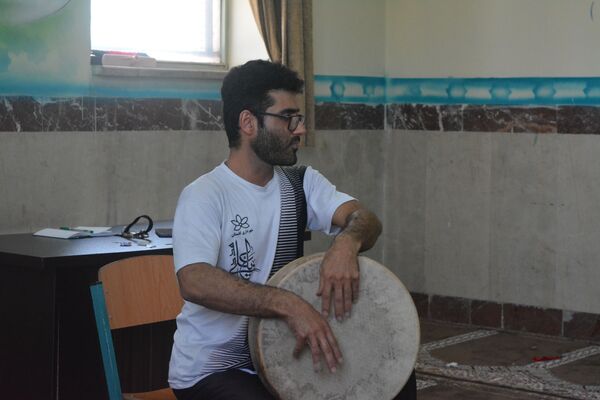 آموزش ضرب زورخانه‌ای در دبستان رازی ناحیه 2 بهارستان