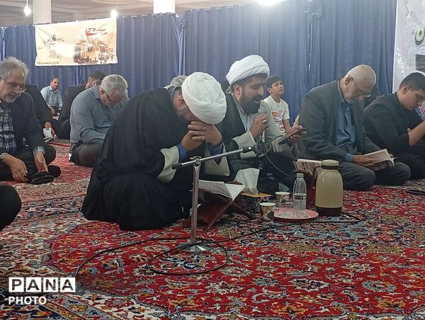 طنین دعای عرفه در مصلی نظرآباد