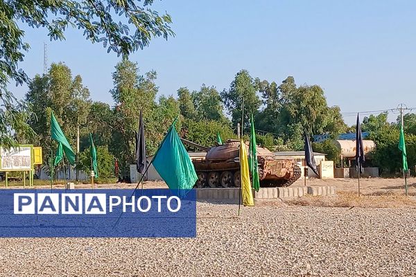 اولین روز حضور دانش‌آموزان دختر منطقه کهریزک در یادمان ‌های مناطق عملیاتی جنوب ایران