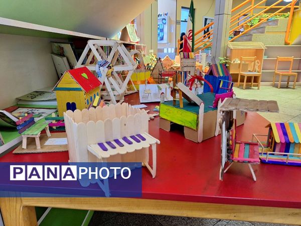 نمایشگاه دست‌سازه‌های چوبی در دبستان آرمینه مصلی نژاد ناحیه۶ مشهد 