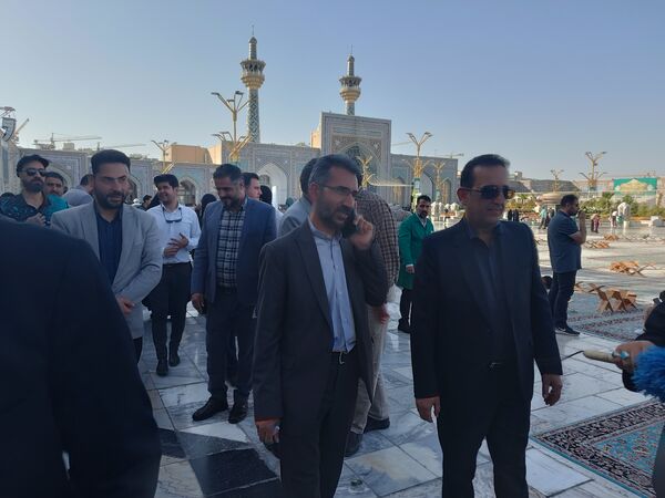 زیارت دسته جمعی معلمان در حریم قدس رضوی 