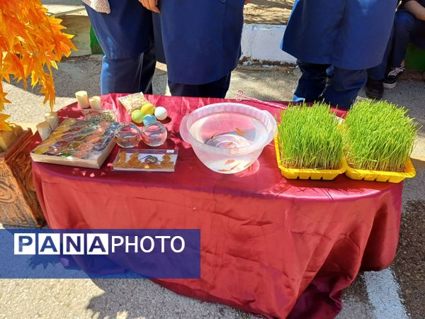 بازارچه کاروفناوری در دبیرستان حاج آقا توکلی زرقان 