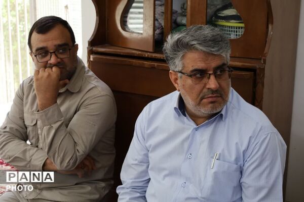 دیدار مسئولین با خانواده ی شهیده فاطمه موحدان