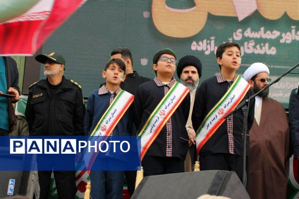 حضور گسترده اقشار مختلف مردم پردیس در راهپیمایی ۲۲ بهمن