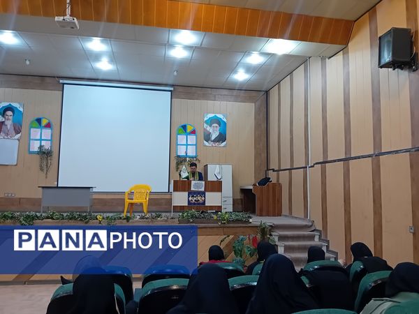 جلسه هم‌اندیشی مجمع مدرسین و مربیان پیشتاز اردوی تمشک در آشخانه