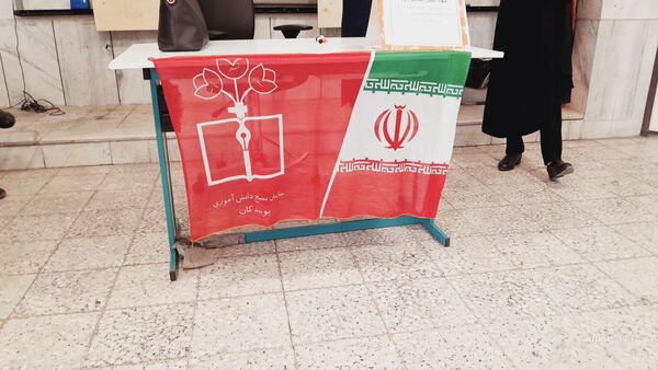 نشست بصیرتی به‌مناسبت دهه فجر در دبیرستان مهین کریمی فارسان